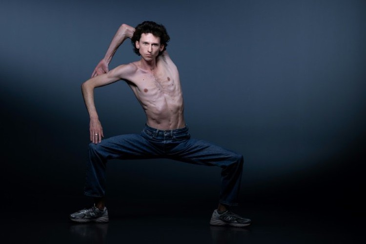 Super-bendy breakdancer is star of Olympics closing ceremony