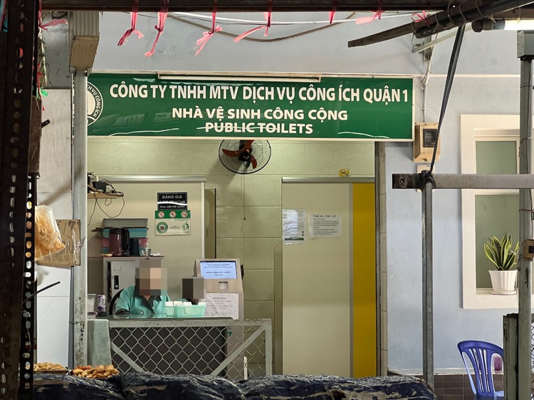 Public toilet security camera in central Ho Chi Minh City relocated following Tuoi Tre report