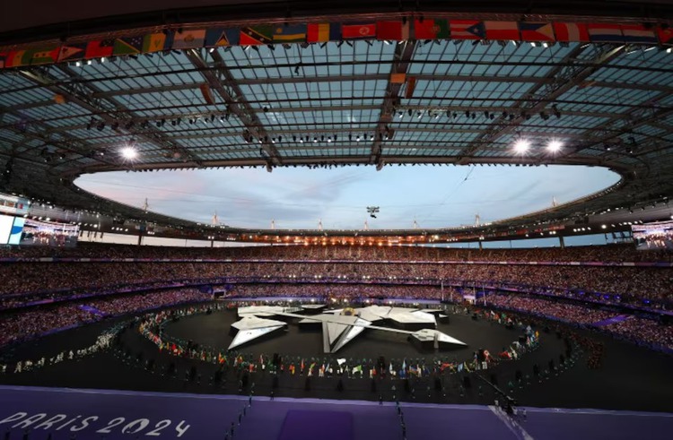 Tom Cruise hands Olympic flag to LA, closing Paris Games