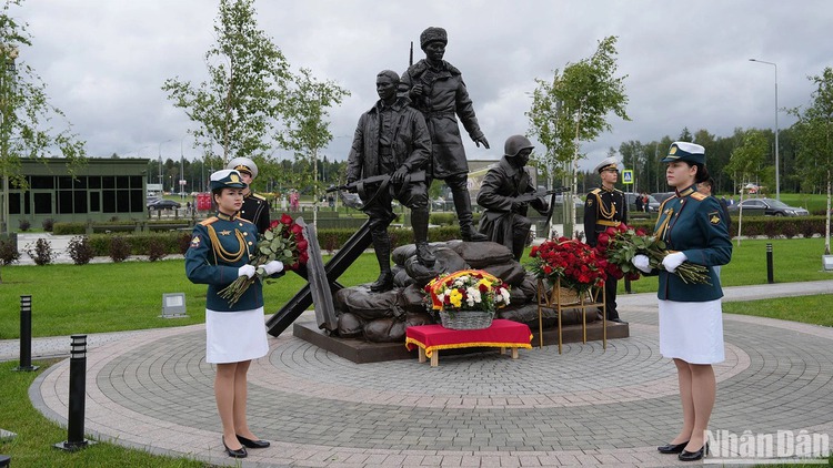 Russia inaugurates monument to Vietnamese volunteer soldiers in Great Patriotic War