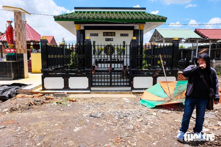 Tighter control ordered over unauthorized construction of graves in suburban Ho Chi Minh City
