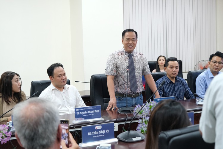 English center chain, Ho Chi Minh City university unite to boost graduate employability