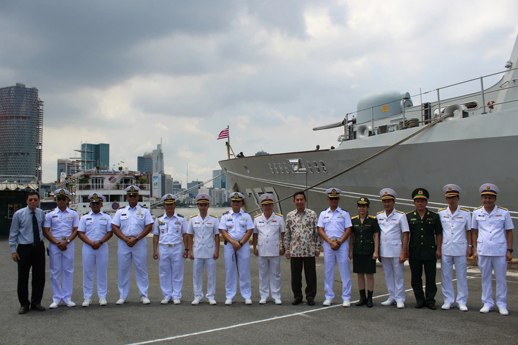 Indonesian naval ship docks at Ho Chi Minh City port for 5-day visit