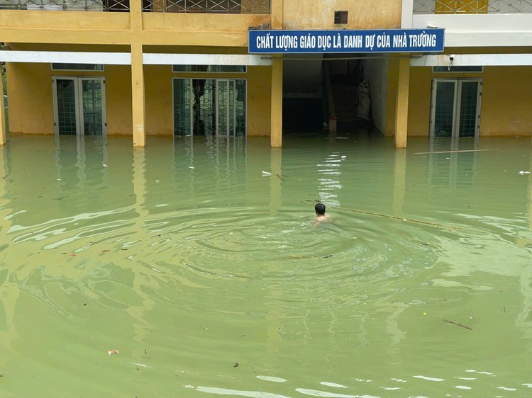 This principal swam into a flooded school to save whatever he could get his hands on