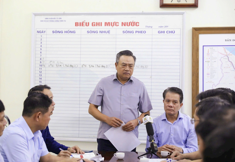 Red River rises to 10.76 meters, exacerbating Hanoi flooding