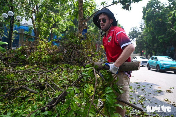 Foreigners support street cleanup in Hanoi after Typhoon Yagi