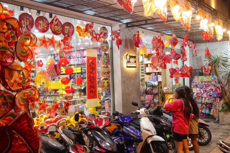 Lion dance, lanterns light up Da Nang for Mid-Autumn Festival