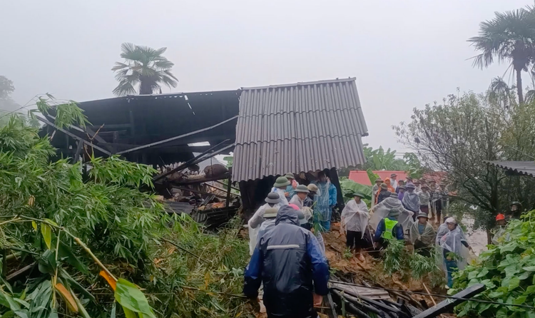 Man loses 5 family members to landslide, holds funerals next to buffalo shed in northern Vietnam