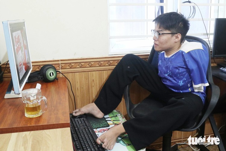 Follow this armless Vietnamese's journey of resilience and success