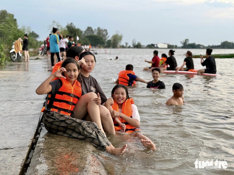 Vietnamese Mekong Delta’s ‘floating season’: Cherished childhood memories of bathing in flooded fields