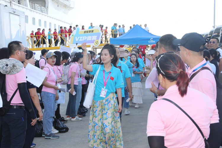Italian cruise ship brings over 3,000 tourists to Vietnam’s Ha Long