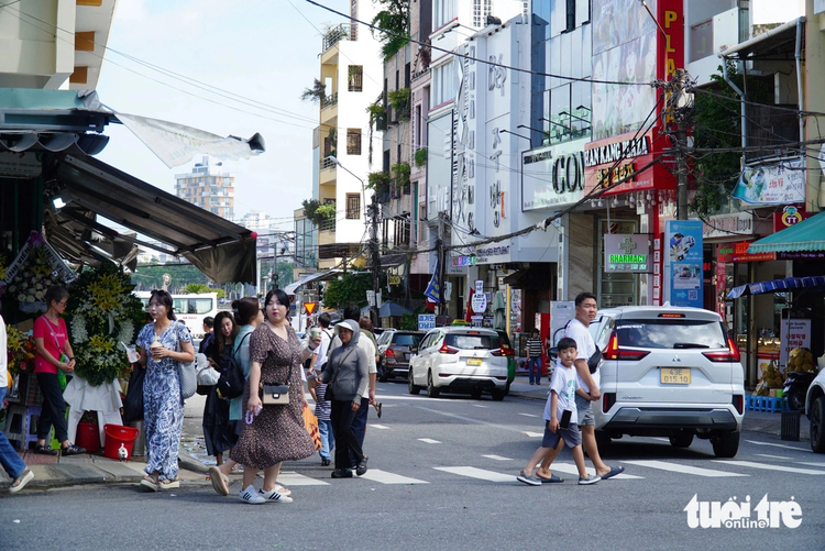 Da Nang adjusts traffic for tourist boom near Han Market