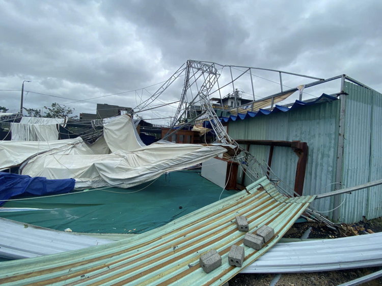 Typhoon Trami ravages central Vietnam
