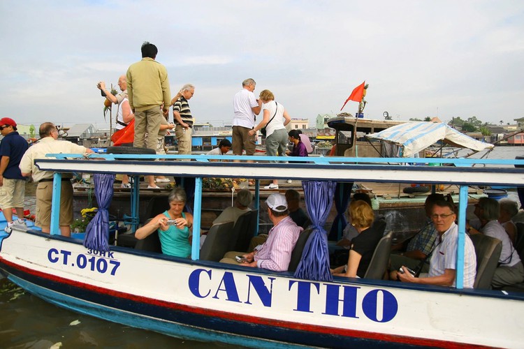 Float back in time: Mekong Delta’s famous river markets in their golden days