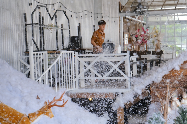Chill out in this snowy restaurant in Ho Chi Minh City