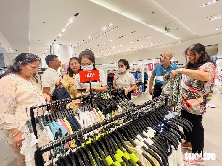 Expat recounts how sour retail experiences have pushed him toward online shopping in Vietnam