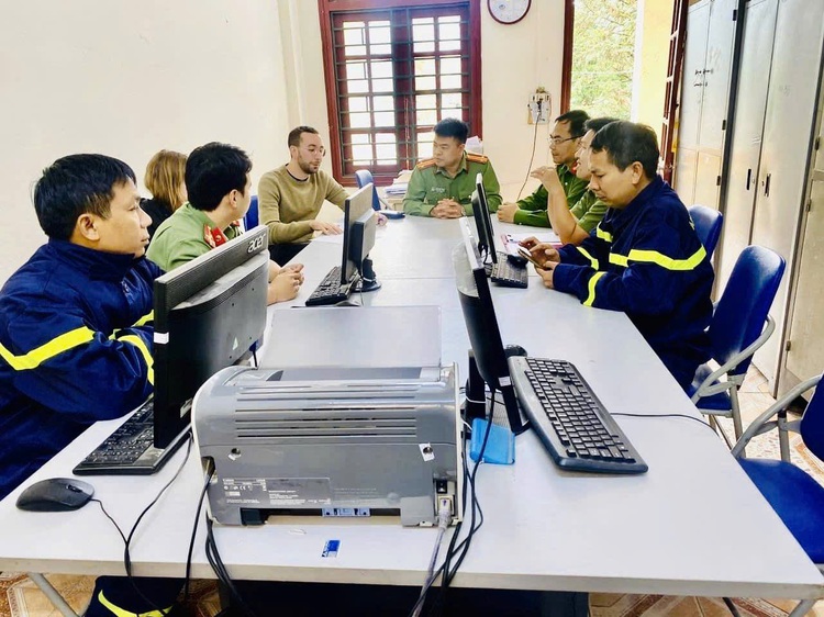 Vietnam police rescue Swiss tourist lost in national park