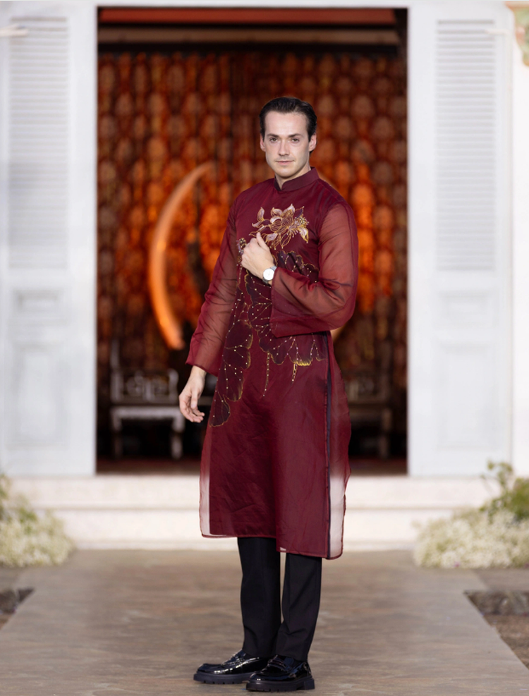 Over 60 contestants strut in 'ao dai' at Mr World 2024 in southern Vietnam