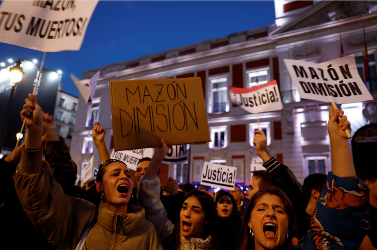 Thousands protest over handling of Spanish flood disaster