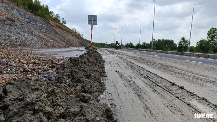 Heavy rains trigger mudslides, erosion along Da Nang’s $59mn beltway