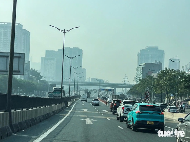 Hanoi looks to update air quality data, encourage public transport, biofuel to combat air pollution