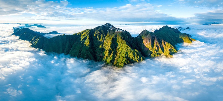 Frost covers Vietnam’s highest peak
