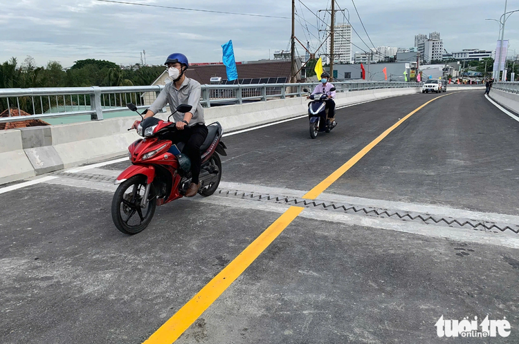 Ho Chi Minh City opens Rach Dia Bridge linking District 7 and Nha Be