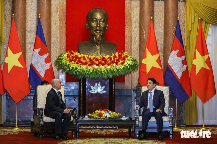 Vietnam prioritizes boosting ties with Cambodia: president