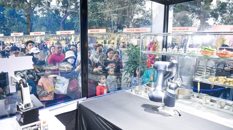 Tech meets tradition with 'digital phở' at Hanoi festival