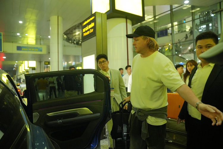 Imagine Dragons arrives in Vietnam for Hanoi, Ho Chi Minh City performances