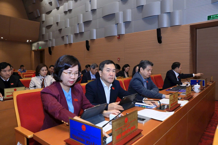 Hanoi to trial low-emission zones, ban polluting vehicles in 2025