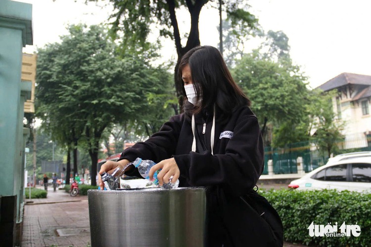 Ho Chi Minh City residents enjoy public drinking water bubblers
