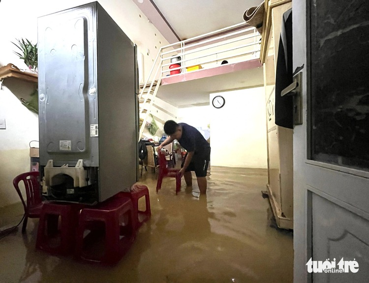 Downpour, reservoir release leave Nha Trang severely flooded