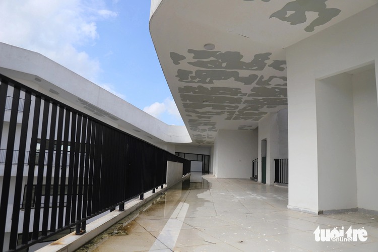 In Vietnam, multimillion-dollar school unfinished, abandoned, deteriorating