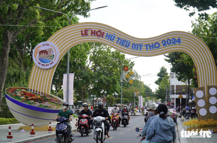 Miniaturized ferry terminal attracts visitors in Vietnam’s Mekong Delta