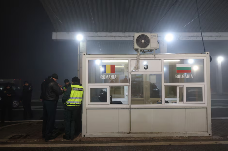 Romania, Bulgaria fully join EU's borderless Schengen zone
