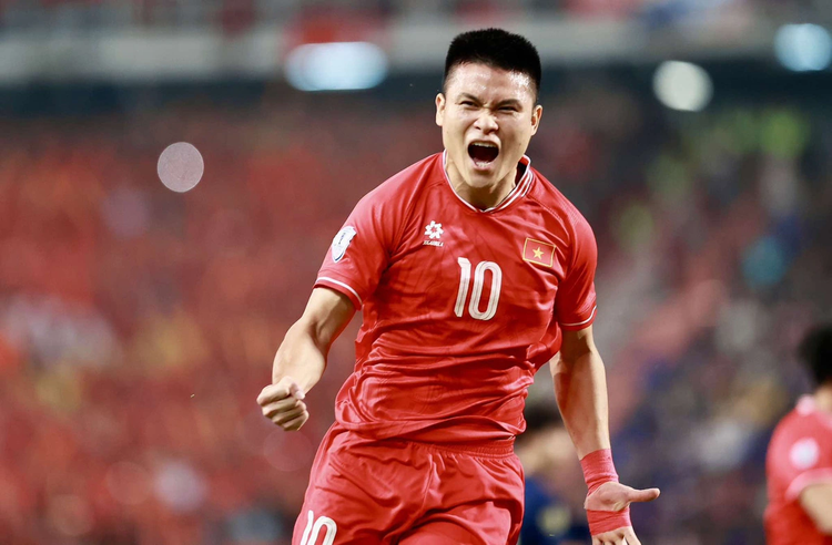 Vietnamese men's football team to parade in Hanoi on 2 double-deckers following regional triumph