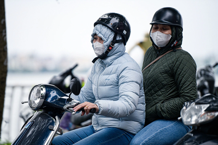 Temperature set to drop below 5°C as cold wave hits northern Vietnam