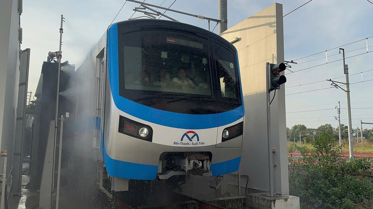 Ho Chi Minh City metro line trains washed with automatic system