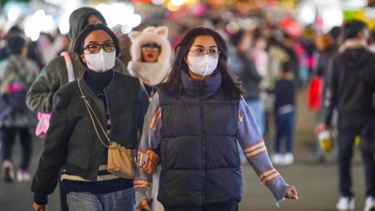 Colder weather in Ho Chi Minh City heightens flu risks for vulnerable groups