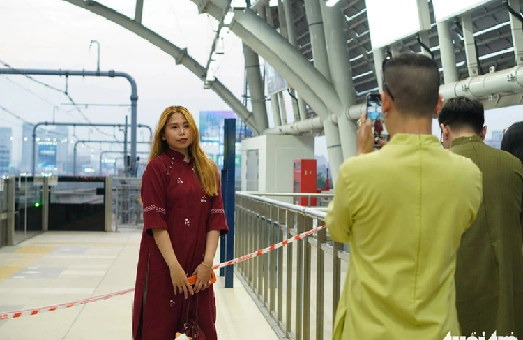 Metro stations emerge as hotspot for Tet-themed photos in Ho Chi Minh City