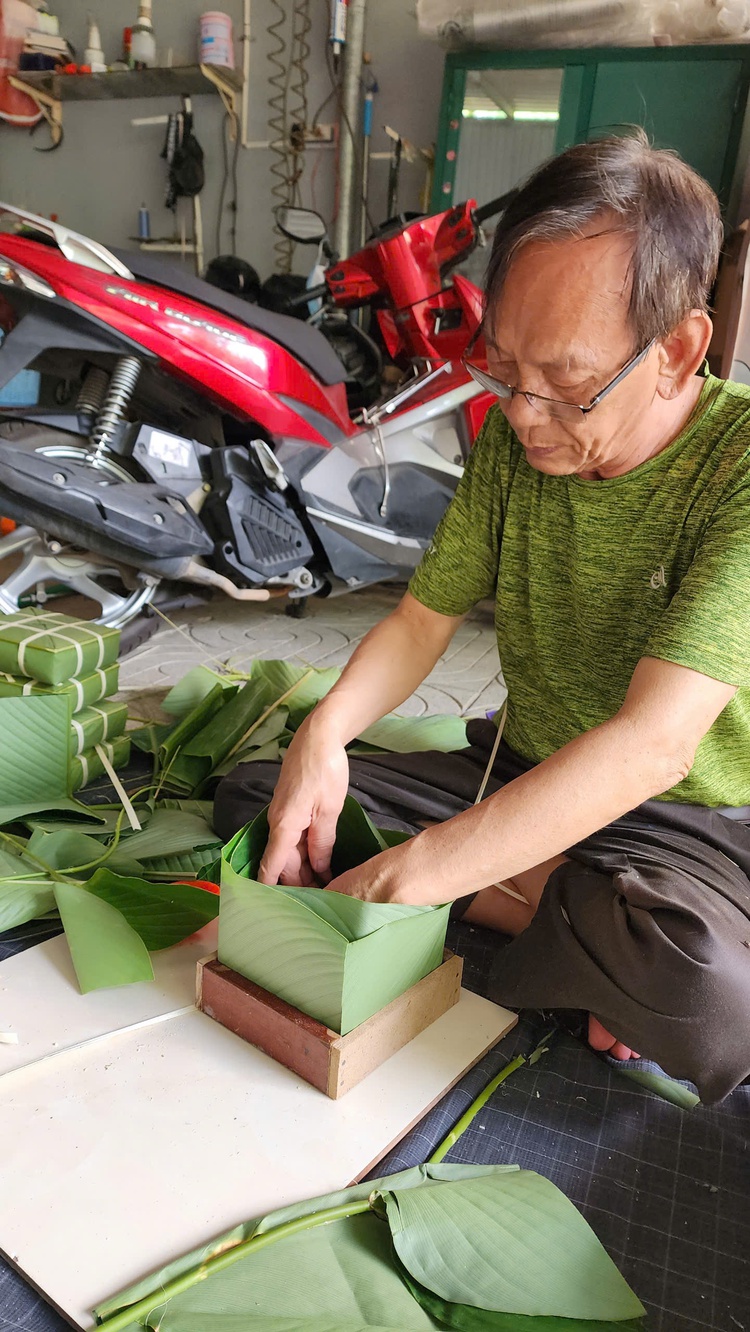 Vietnamese 'bánh chưng': Heavy in carb and love