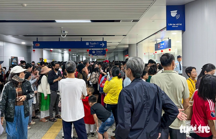Ho Chi Minh City metro runs more trips during Tet