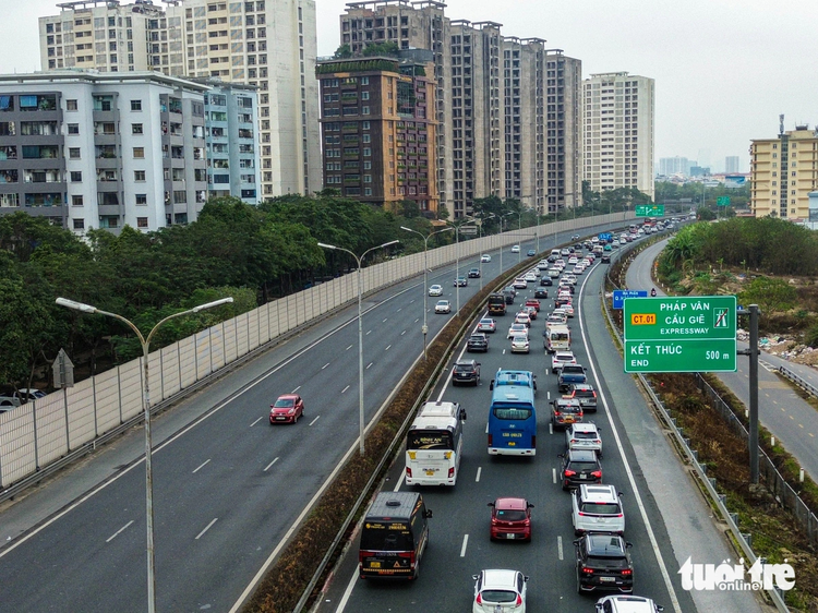 Heavy traffic in Hanoi as residents return from Tet holiday