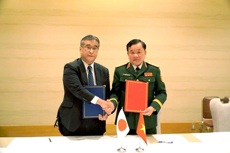 Vietnam, Japan vow to strengthen defense ties at 11th policy dialogue