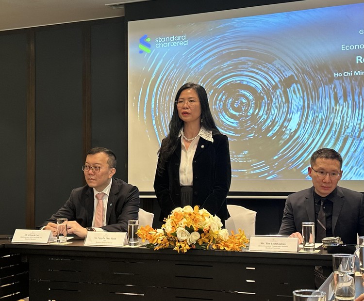 Vietnam to face risks despite high GDP growth forecast in 2025: StanChart