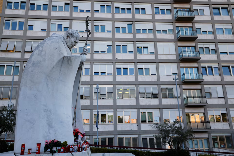 Pope Francis had 'tranquil' night in hospital, Vatican says