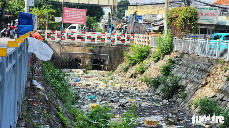 Over 6 tonnes of waste removed from Ho Chi Minh City canal in 5 hours