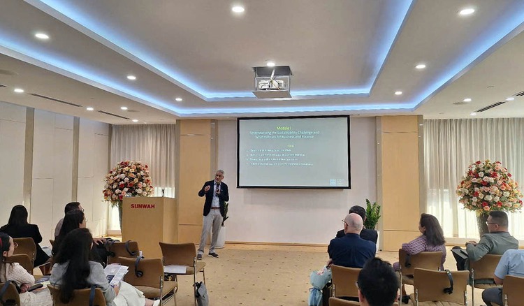 SMU launches online sustainable development, finance training program in Vietnam