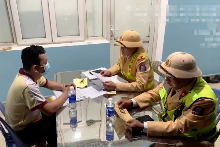 In Vietnam, transport company, driver fined $4,400 for wrong-way driving